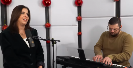 ترانيم ميلاديه بصوت المرنمه امل خازن 